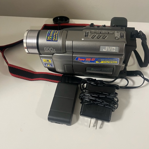 JVC GR-SXM245U Camcorder Camera No Tasted With Charger And Bag , cover takes off - Picture 3 of 16
